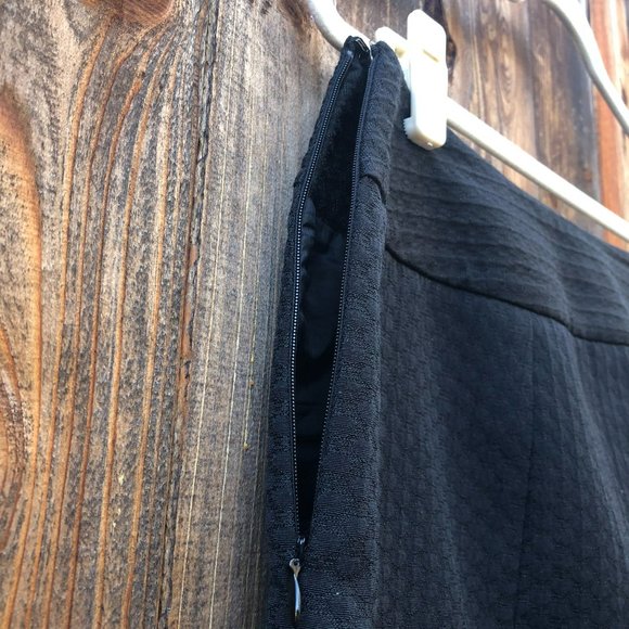 Ann Taylor Black Textured Button Detail Mini Skirt 8P - Picture 5 of 10